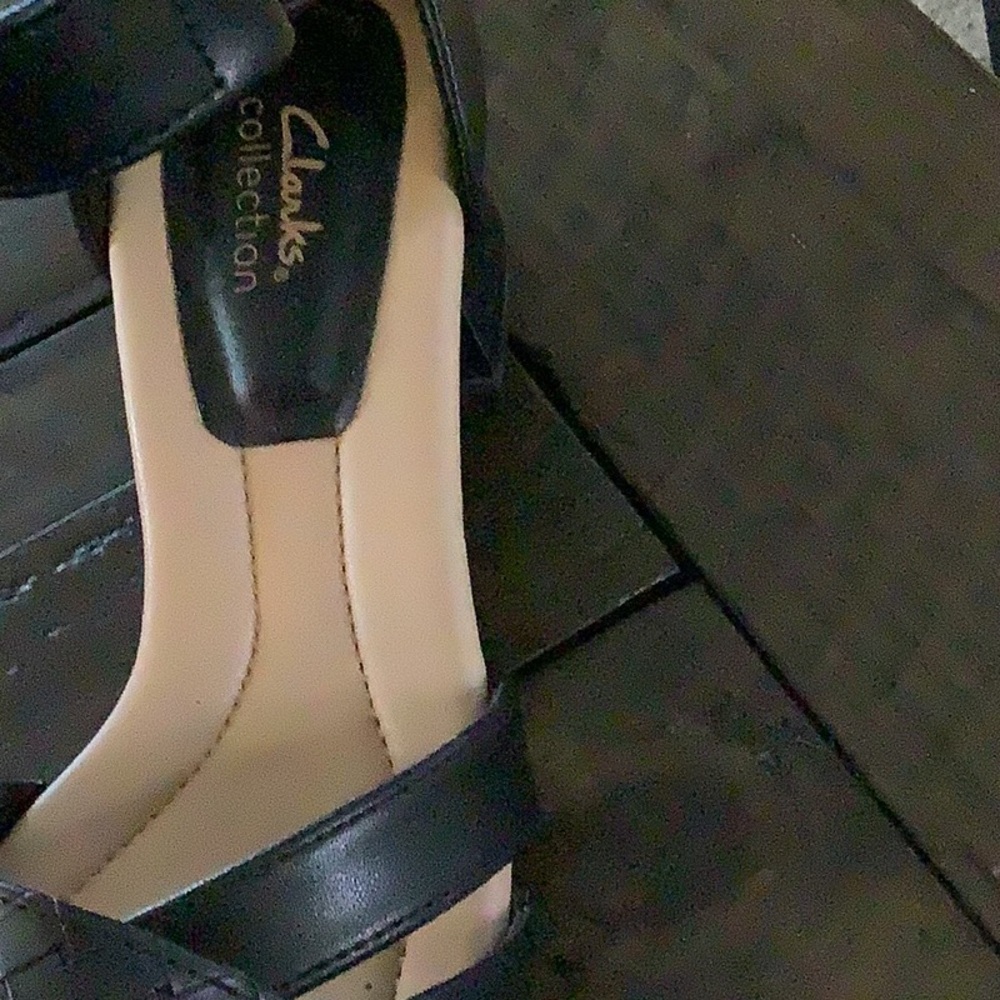 Stylish Black Heeled Sandals - Picture 3 of 3